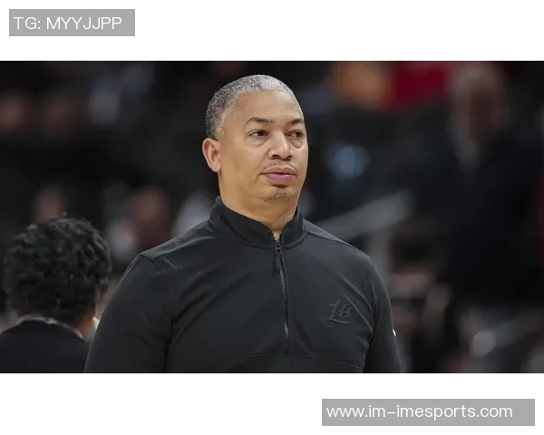 快船关键时刻小范指挥战术泰伦卢在场边无奈围观愤怒表情引热议