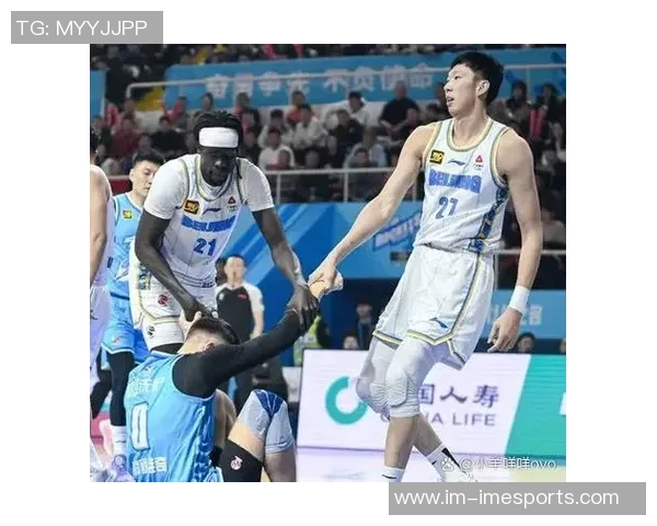 周琦三分球表现出色全场无两分球出手贡献3分4篮板1助攻2抢断2盖帽