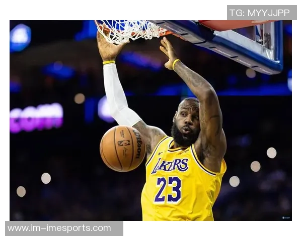 詹姆斯谈比赛防守表现与争议判罚的感受与看法